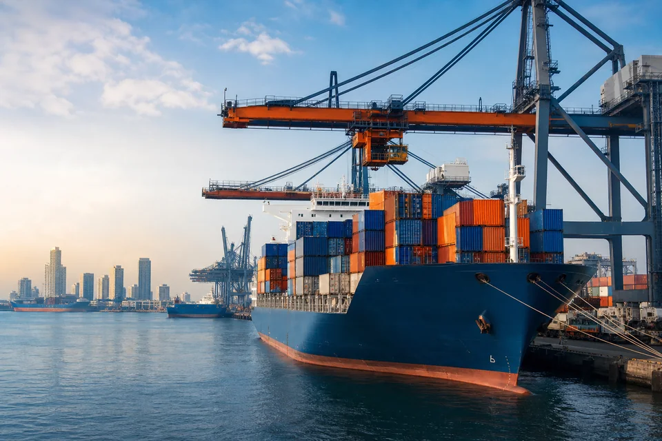 International ecommerce parcel shipping and tracking